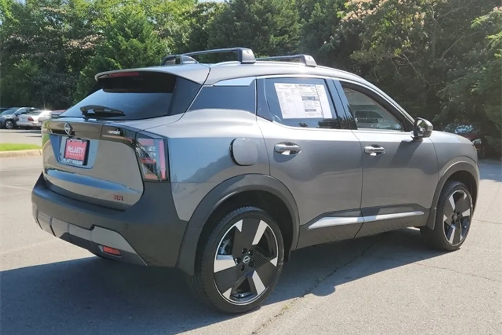2025 Nissan Kicks SR photo 1