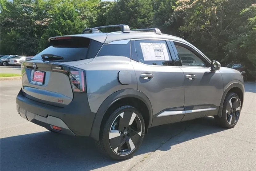 2025 Nissan Kicks SR photo 1
