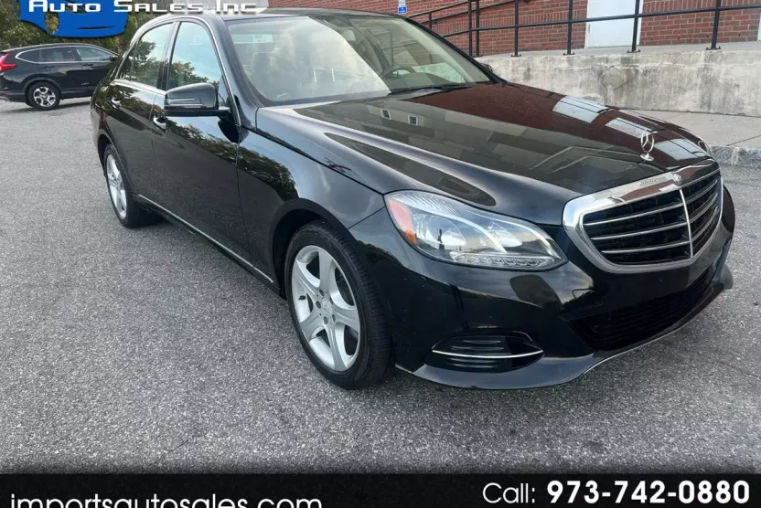 2014 Mercedes Benz E 4MATIC Sedan photo 1