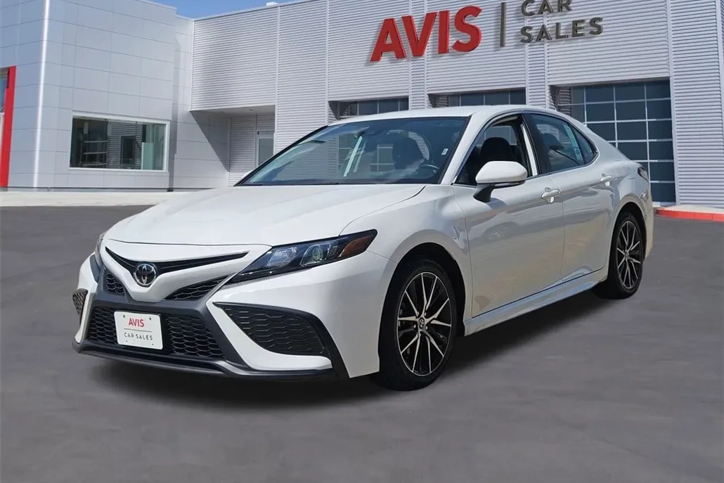 2024 Toyota Camry SE photo 1