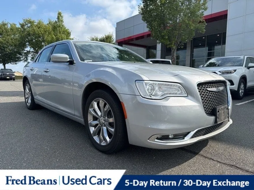 2020 Chrysler 300 Touring photo 1