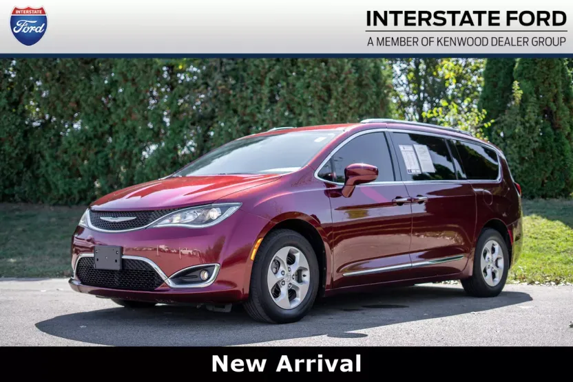 2017 Chrysler Pacifica Touring Plus photo 1