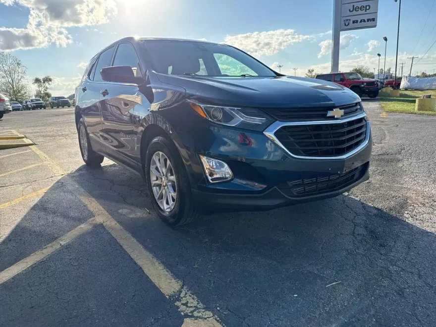 2020 Chevrolet Equinox LT photo 1