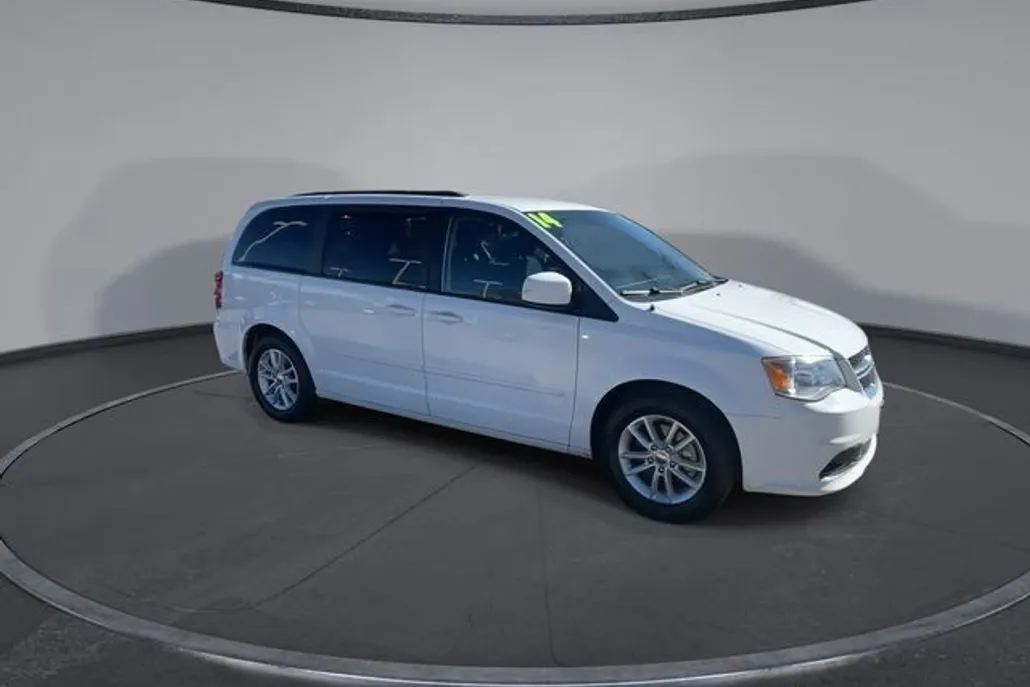2014 Dodge Grand Caravan SXT photo 1