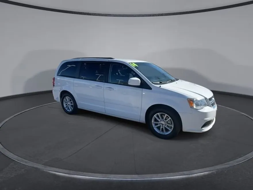 2014 Dodge Grand Caravan SXT photo 1