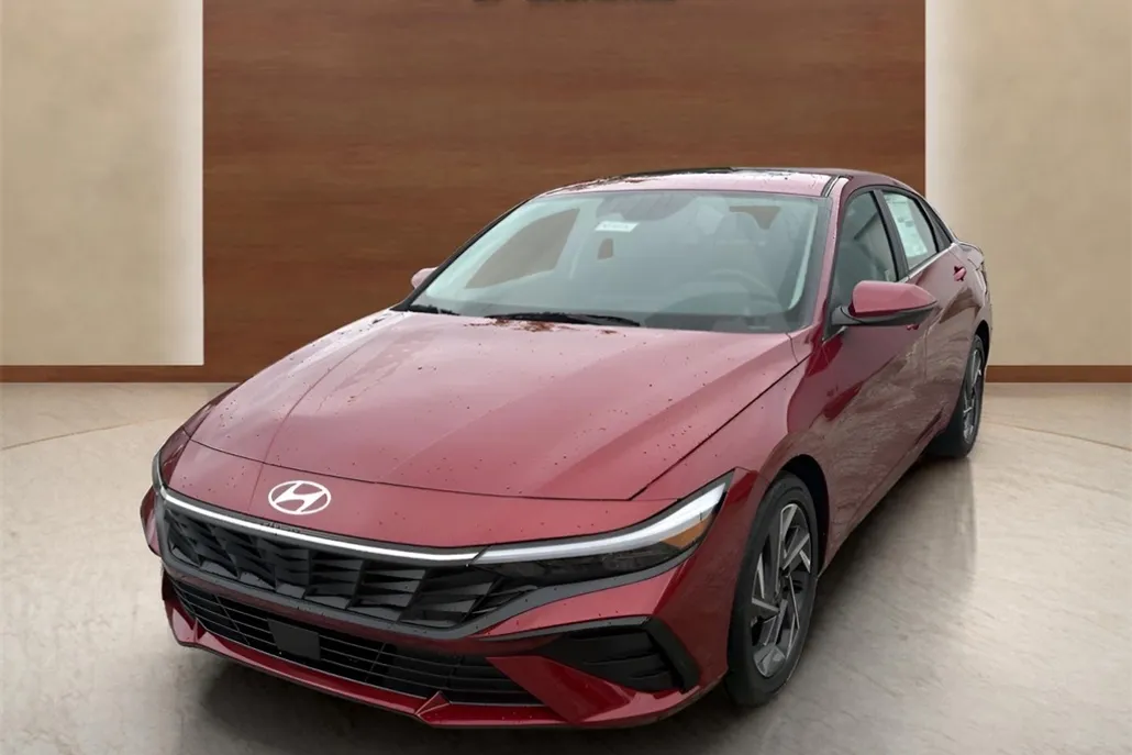 2025 Hyundai Elantra Limited photo 1