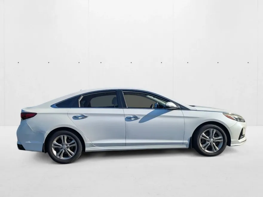2018 Hyundai Sonata SEL photo 1