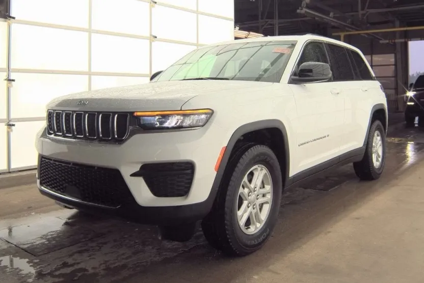 2024 Jeep Grand Cherokee Laredo photo 1