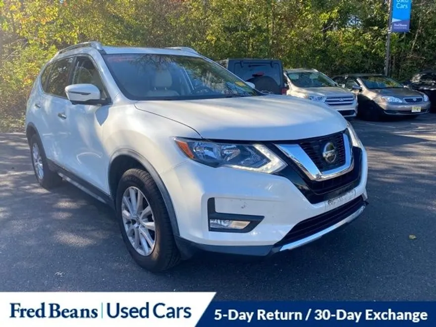 2018 Nissan Rogue SV photo 1