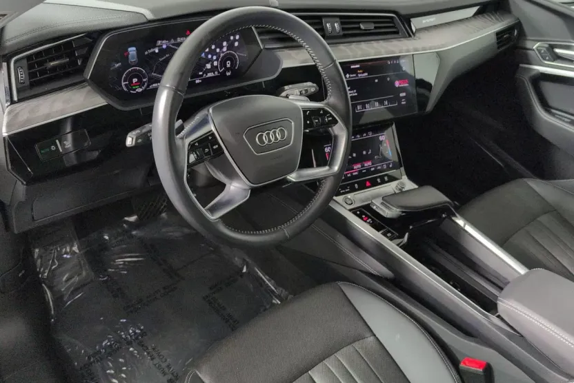 2021 Audi e-tron Premium Plus photo 1