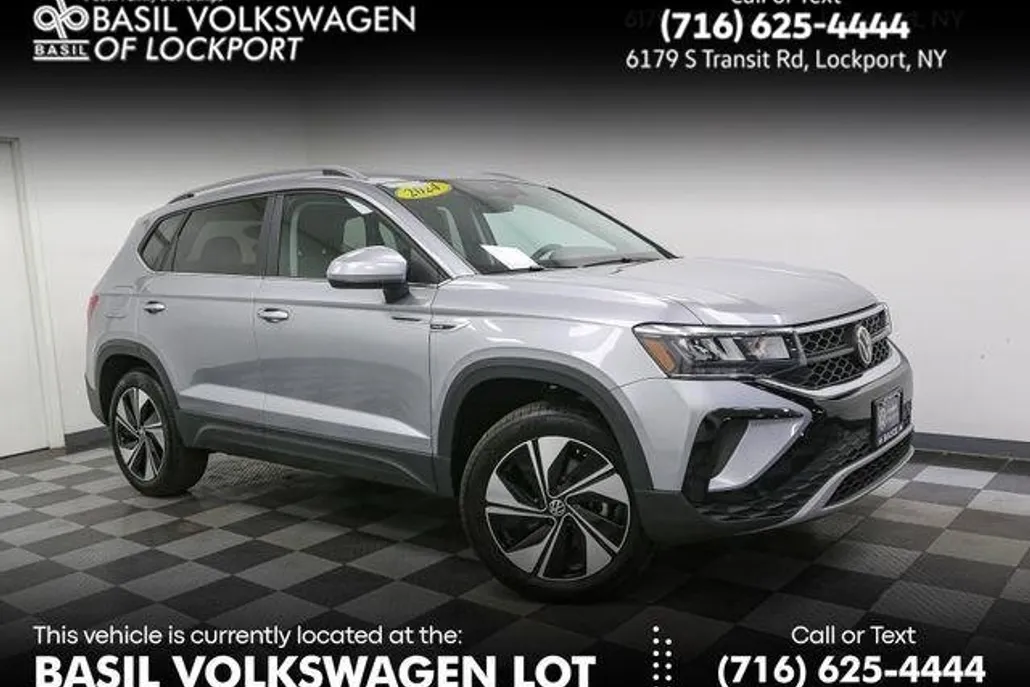 2024 Volkswagen Taos SE photo 1