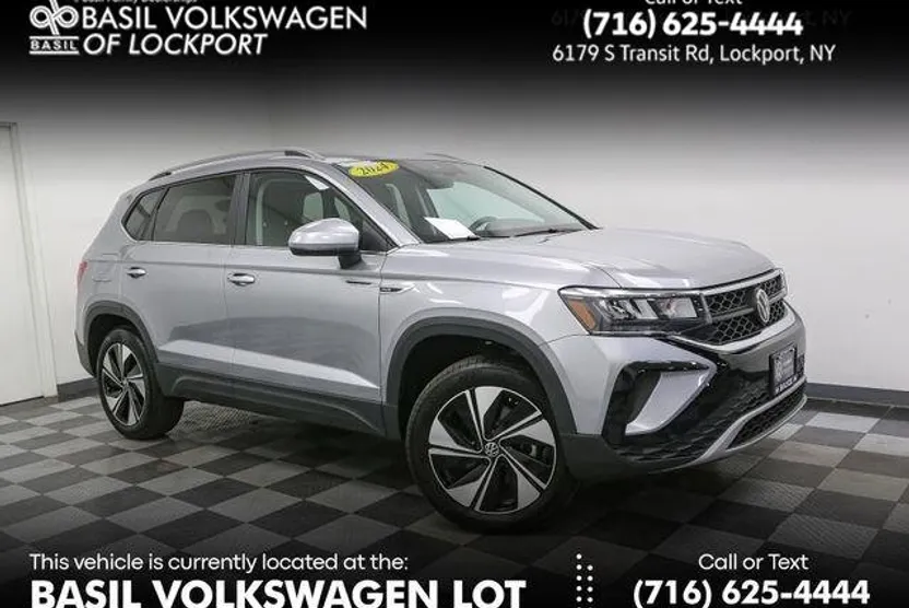 2024 Volkswagen Taos SE photo 1