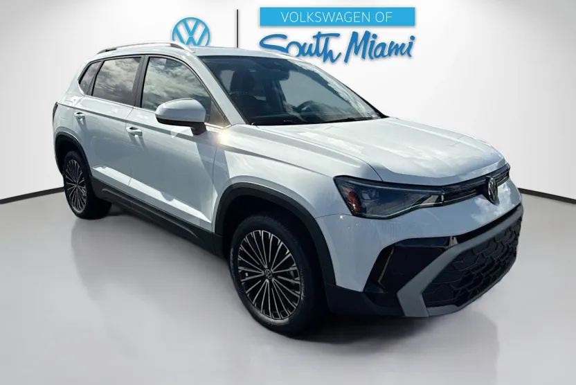 2025 Volkswagen Taos SE photo 1