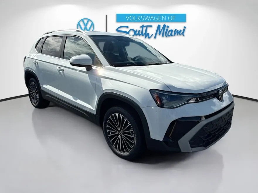 2025 Volkswagen Taos SE photo 1