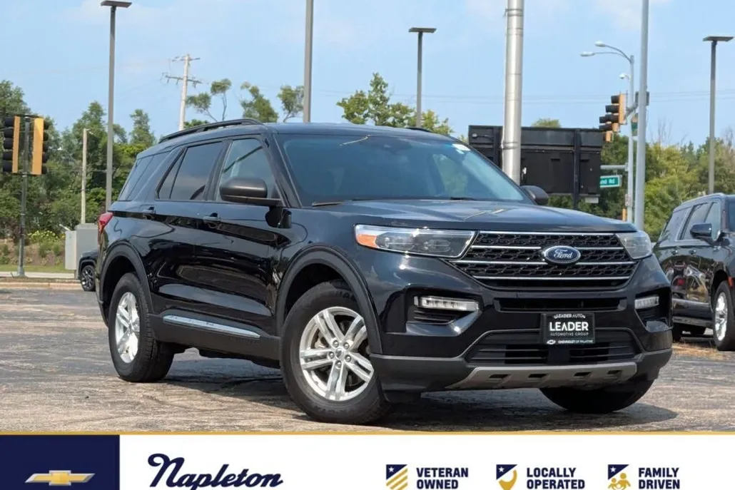 2022 Ford Explorer XLT photo 1