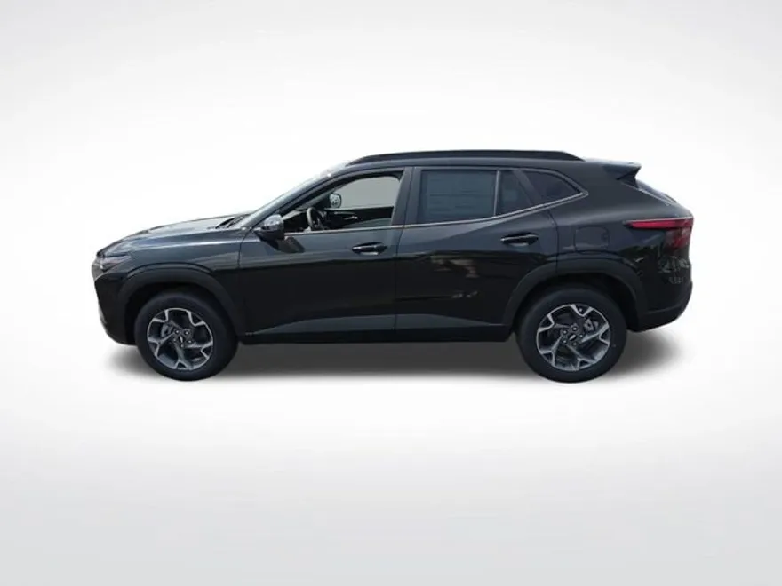 2025 Chevrolet Trax LT photo 1