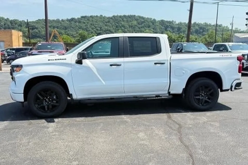2025 Chevrolet Silverado 1500 Custom photo 1