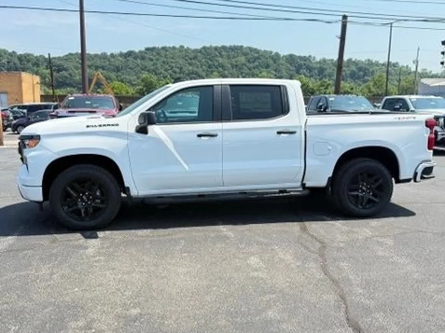 2025 Chevrolet Silverado 1500 Custom photo 1