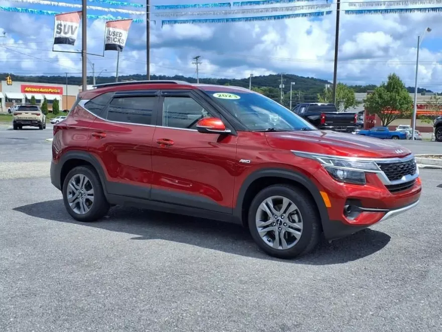 2023 Kia Seltos S photo 1