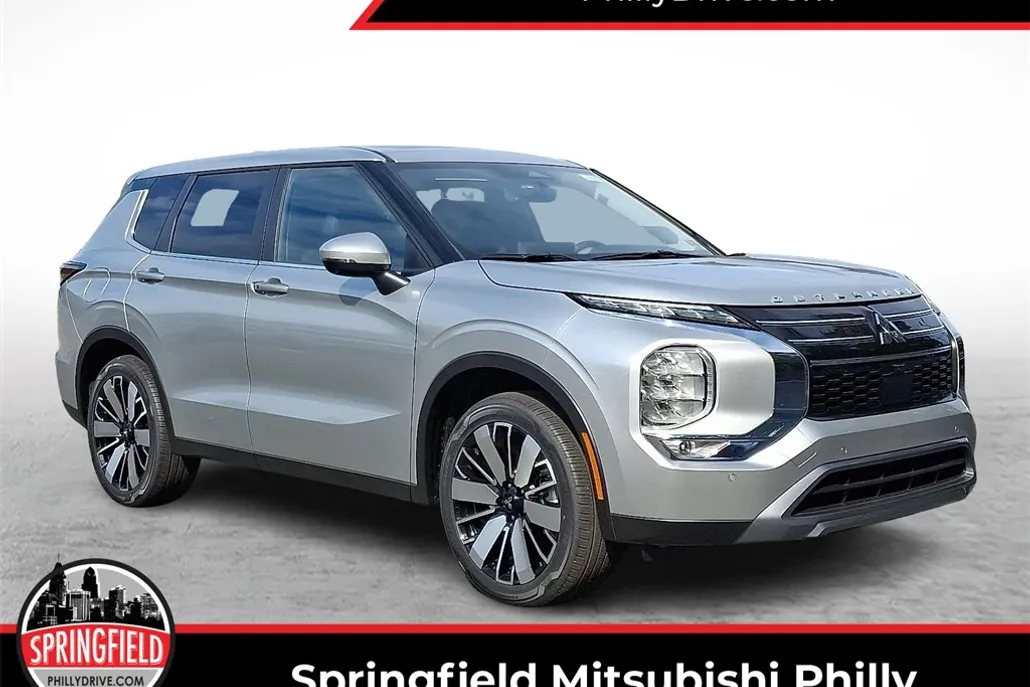 2025 Mitsubishi Outlander SE photo 1