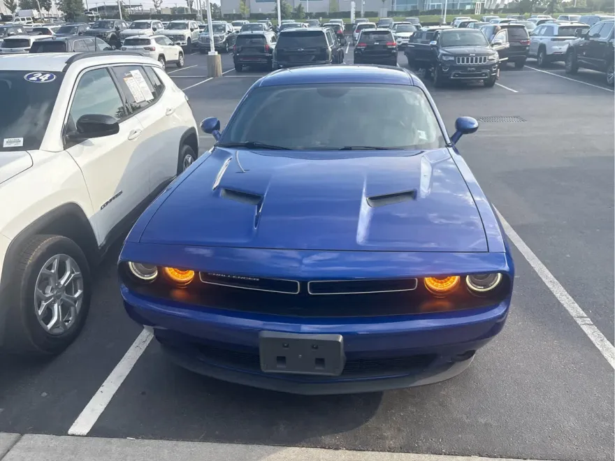 2019 Dodge Challenger SXT photo 1
