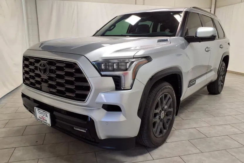 2024 Toyota Sequoia Platinum photo 1