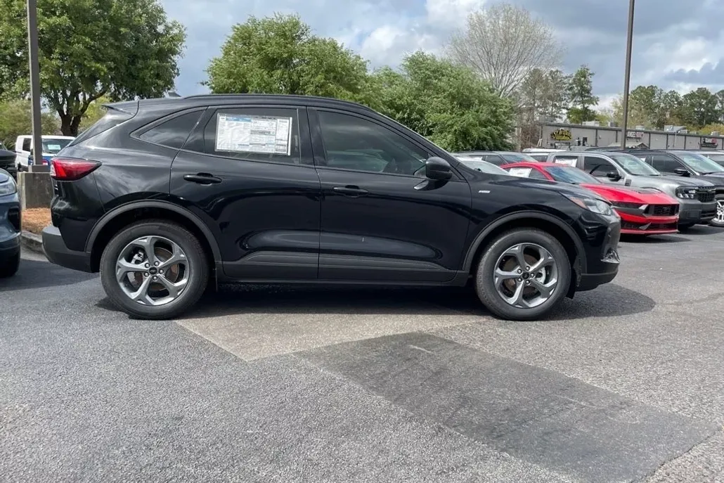 2025 Ford Escape Hybrid ST-Line photo 1