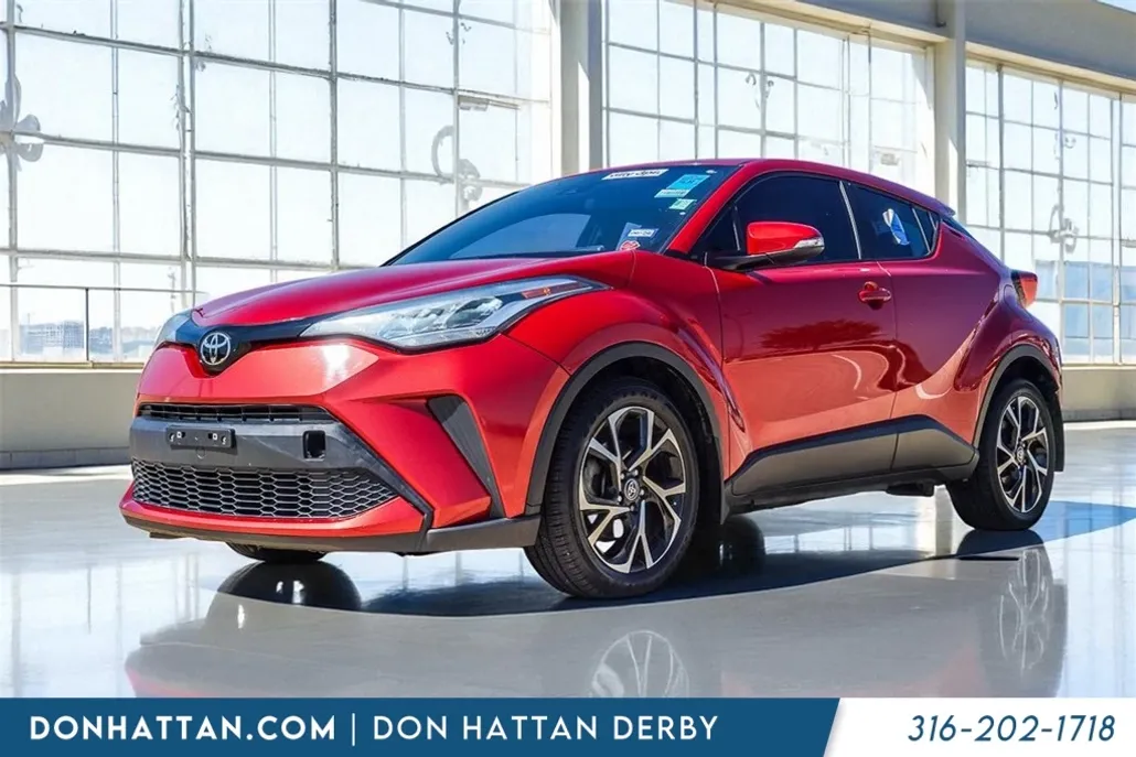 2021 Toyota C-HR XLE photo 1