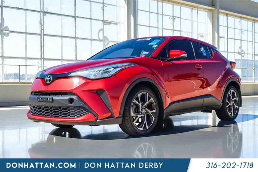 2021 Toyota C-HR XLE photo 1