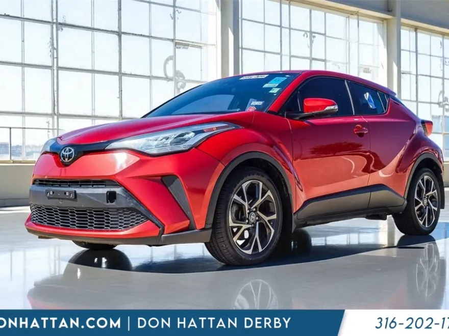 2021 Toyota C-HR XLE photo 1