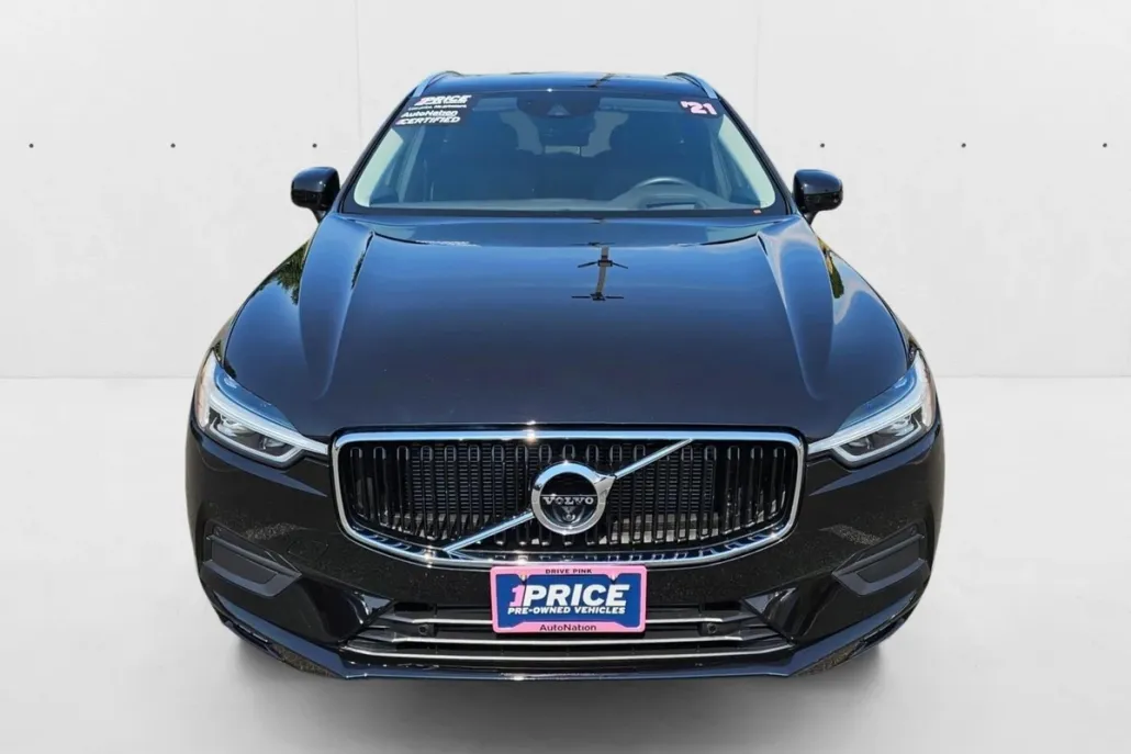 2021 Volvo XC60 T5 Momentum photo 1