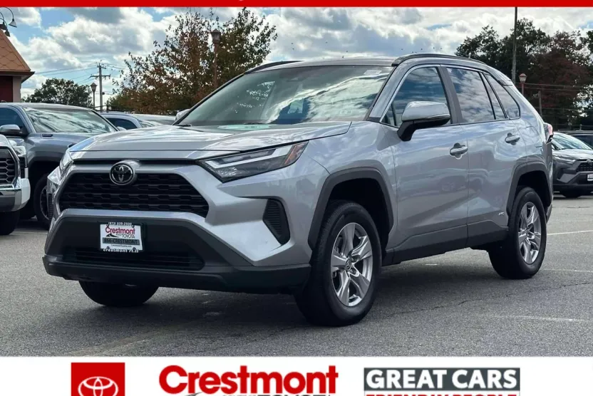 2025 Toyota RAV4 Hybrid LE photo 1