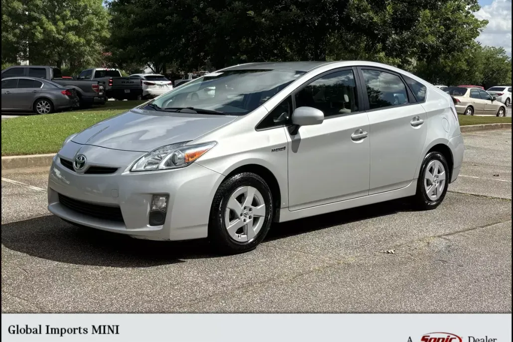 2010 Toyota Prius Two photo 1