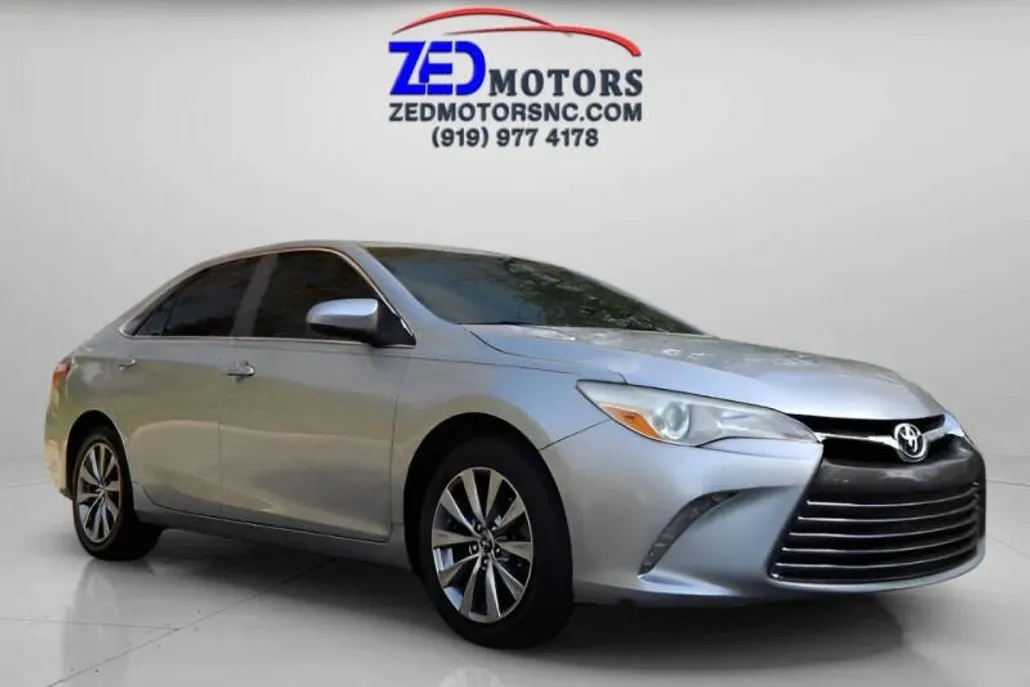 2015 Toyota Camry XLE photo 1