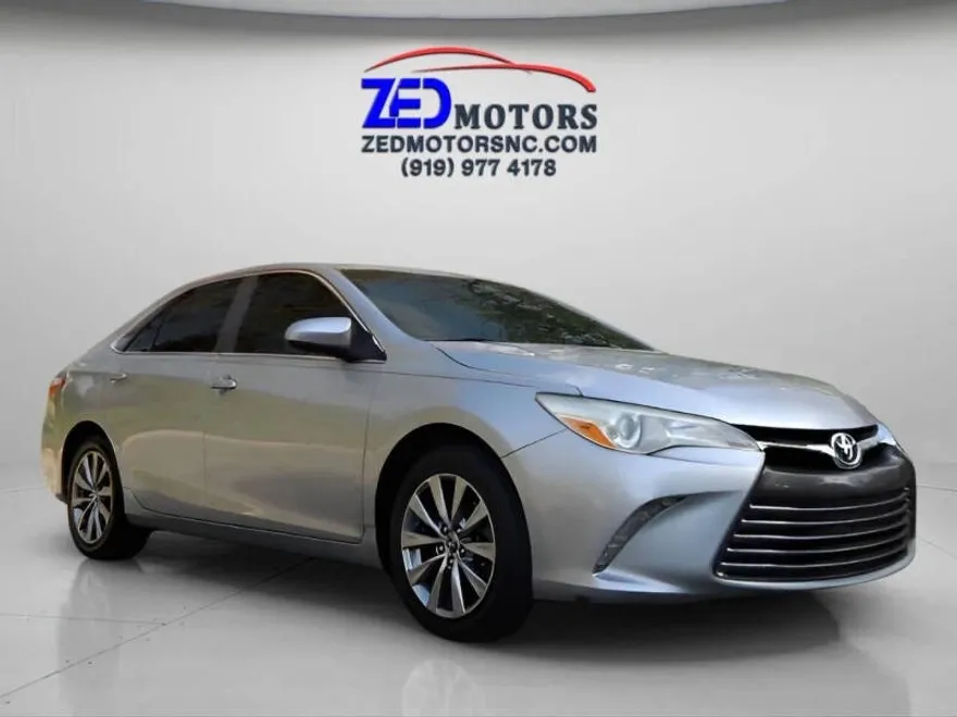 2015 Toyota Camry XLE photo 1