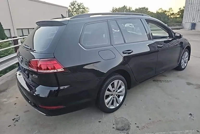 2019 Volkswagen Golf SportWagen 4Motion S photo 1
