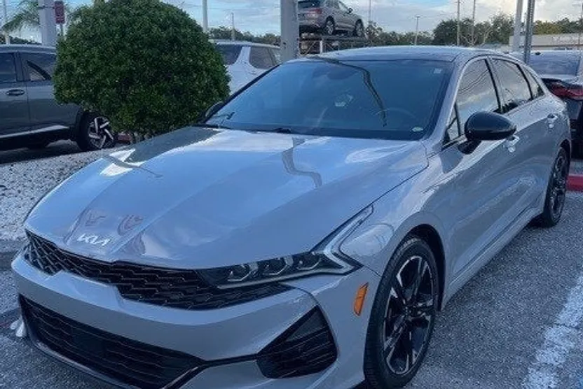 2022 Kia K5 GT-Line photo 1