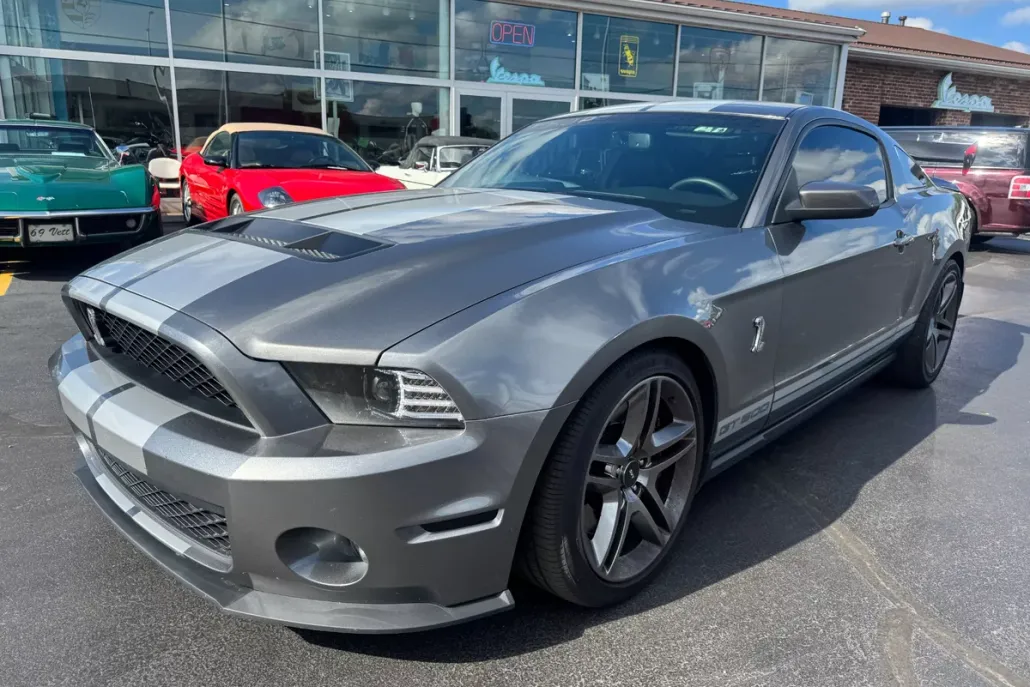 2010 Ford Mustang Shelby GT photo 1