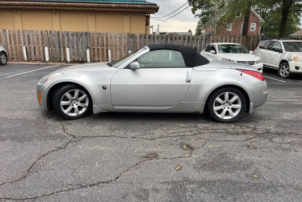 2004 Nissan 350Z Touring photo 1