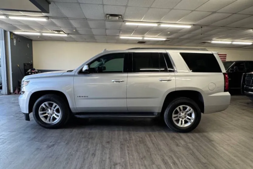 2017 Chevrolet Tahoe LS photo 1