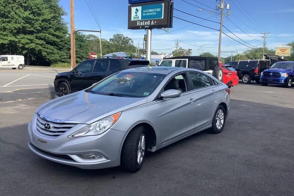 2013 Hyundai Sonata GLS photo 1