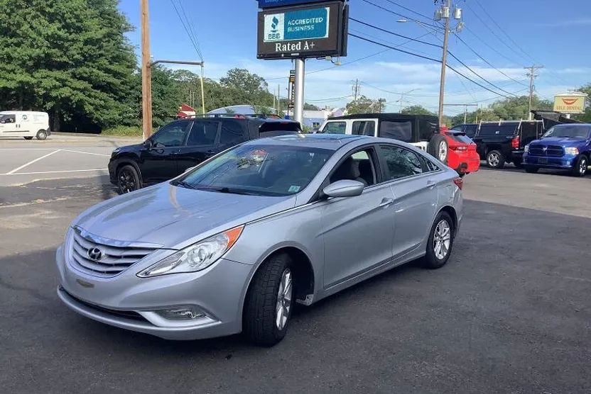 2013 Hyundai Sonata GLS photo 1