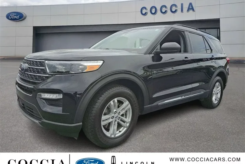 2022 Ford Explorer XLT photo 1
