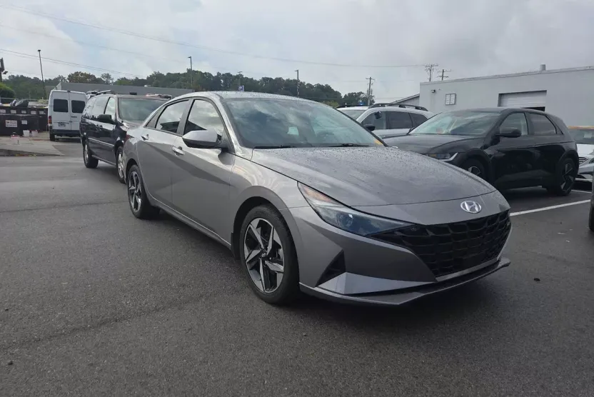 2023 Hyundai Elantra SEL photo 1