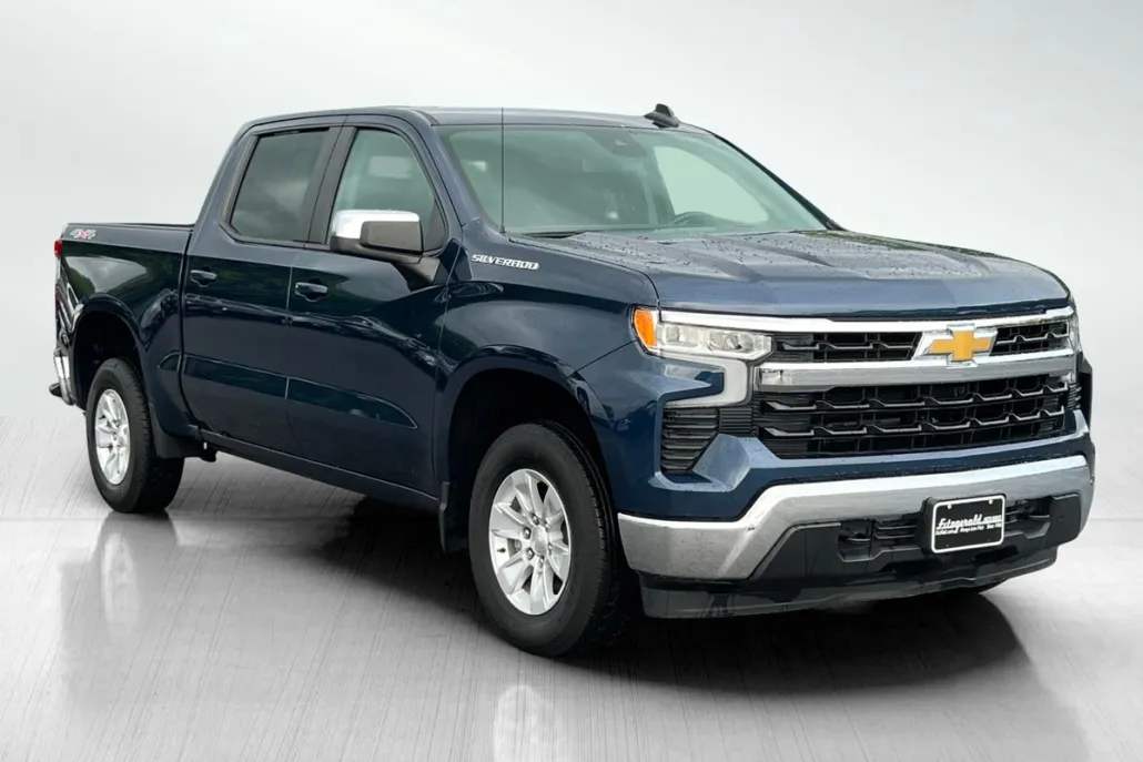 2023 Chevrolet Silverado 1500 LT photo 1