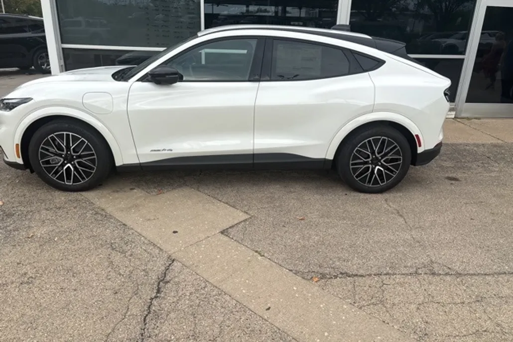 2023 Ford Mustang Mach-E Premium photo 1