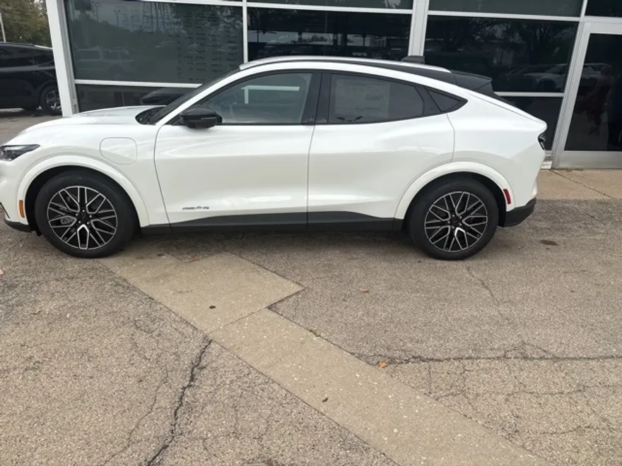 2023 Ford Mustang Mach-E Premium photo 1
