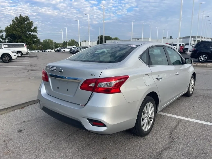 2019 Nissan Sentra SV photo 1