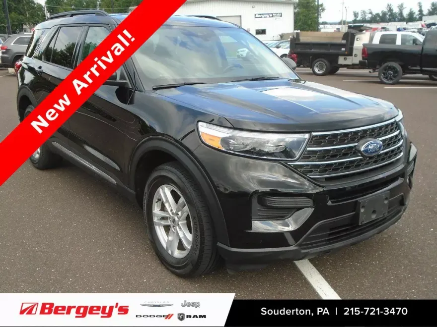 2022 Ford Explorer XLT photo 1