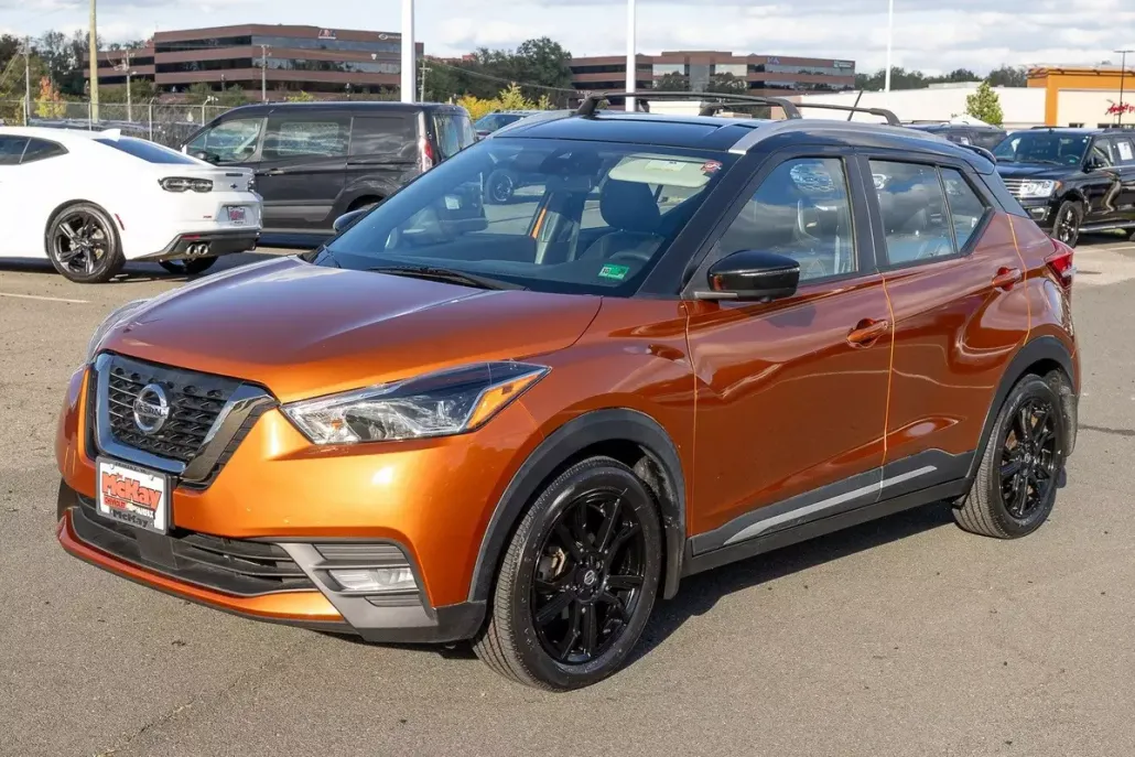 2020 Nissan Kicks SR photo 1